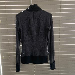 dark grey & black lulu lemon pull over